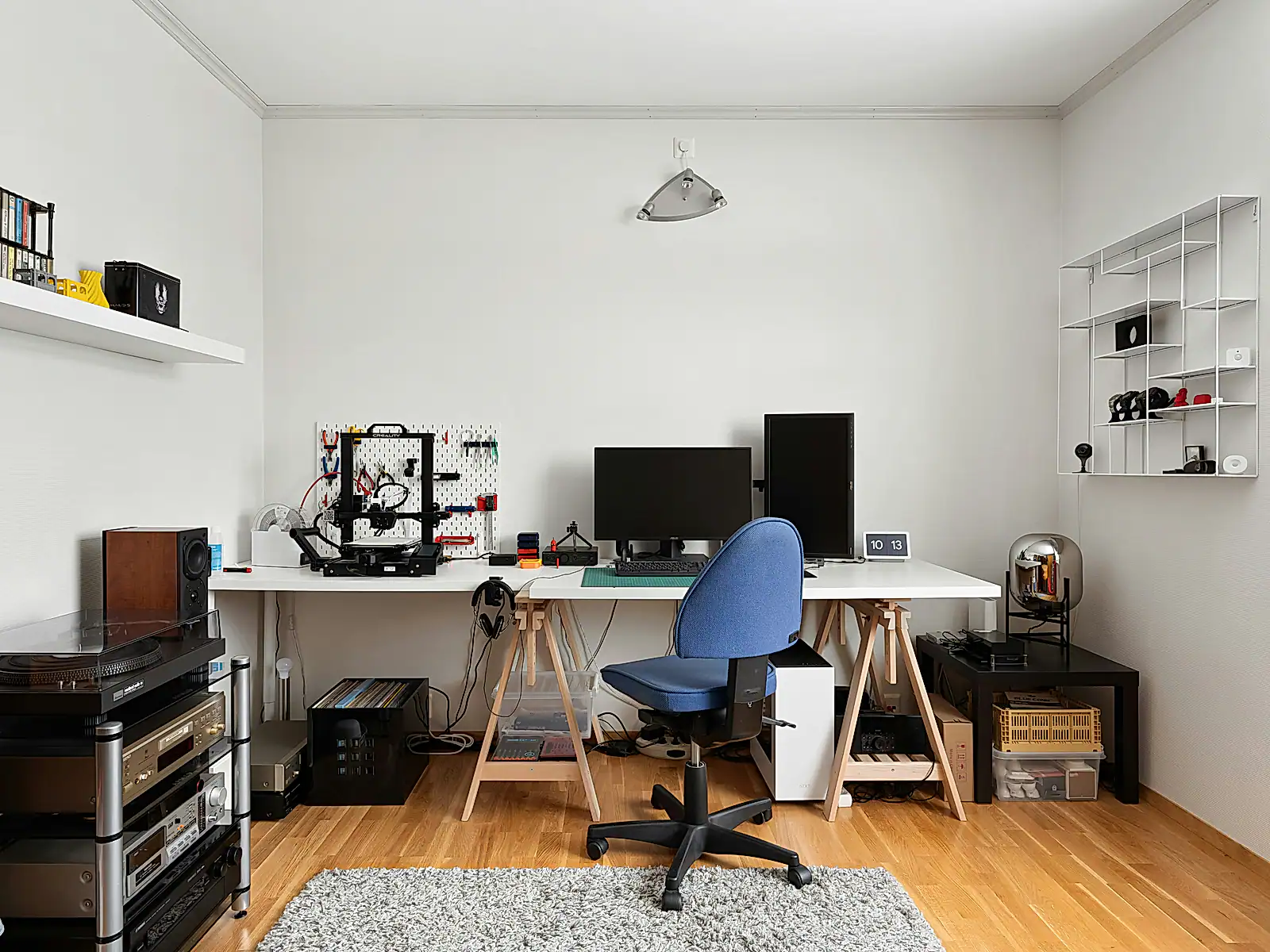 Monochrome Loft House image 19