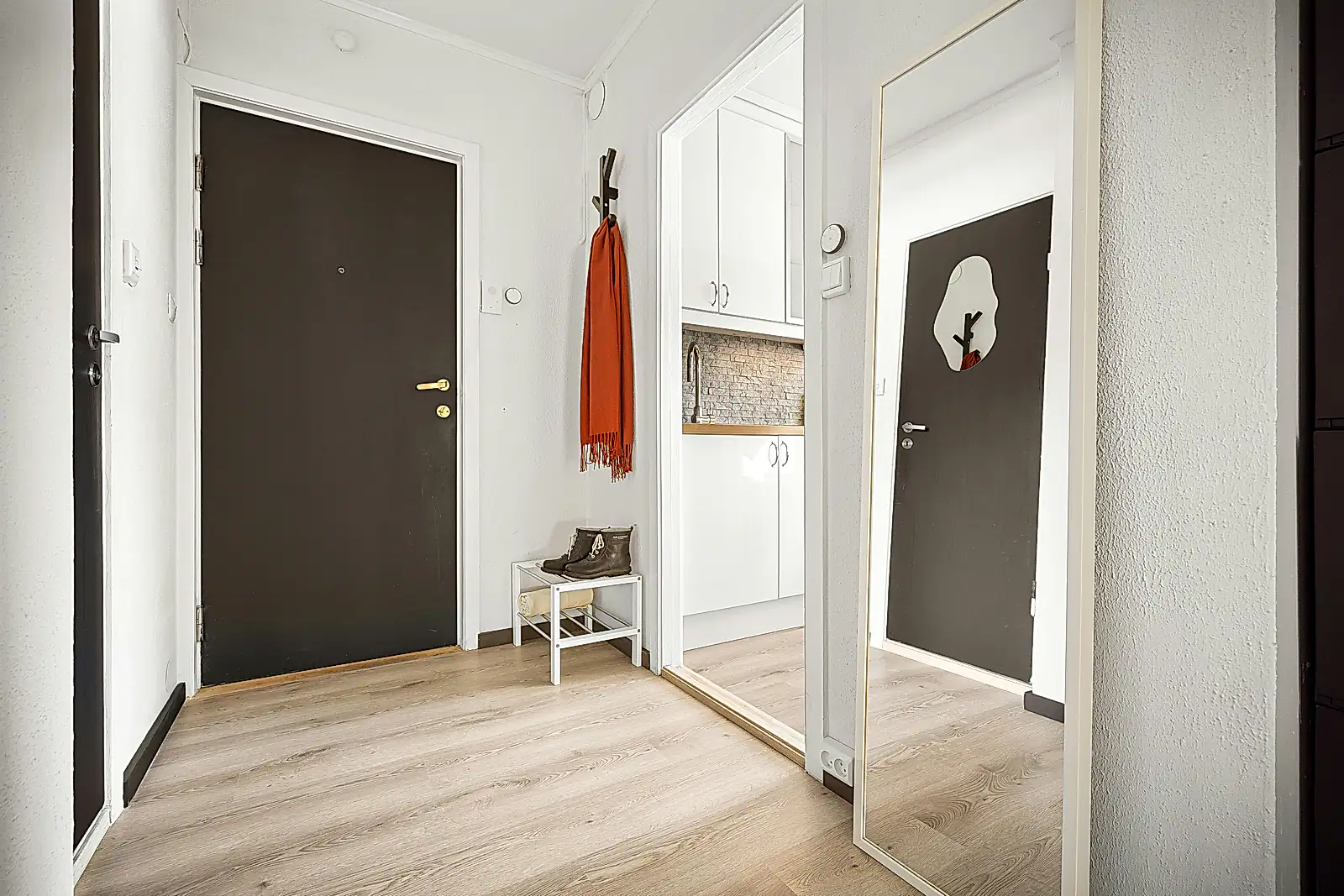 Monochrome Loft House image 23