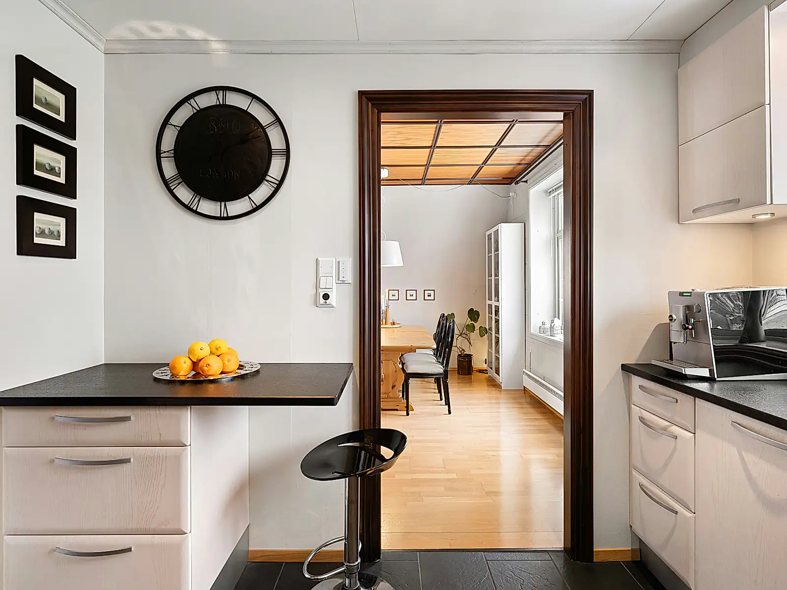 Monochrome Loft House image 6