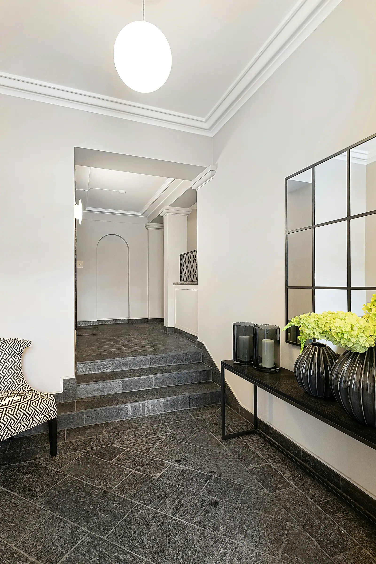 Monochrome Loft House image 25