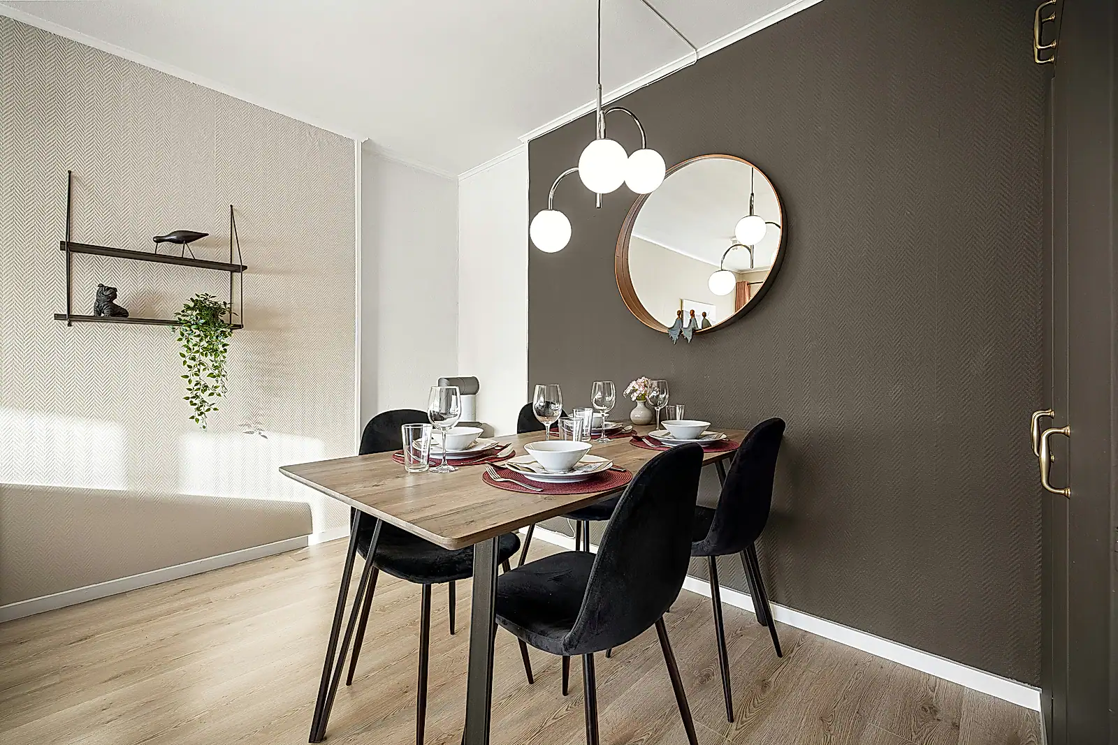 Monochrome Loft House image 10