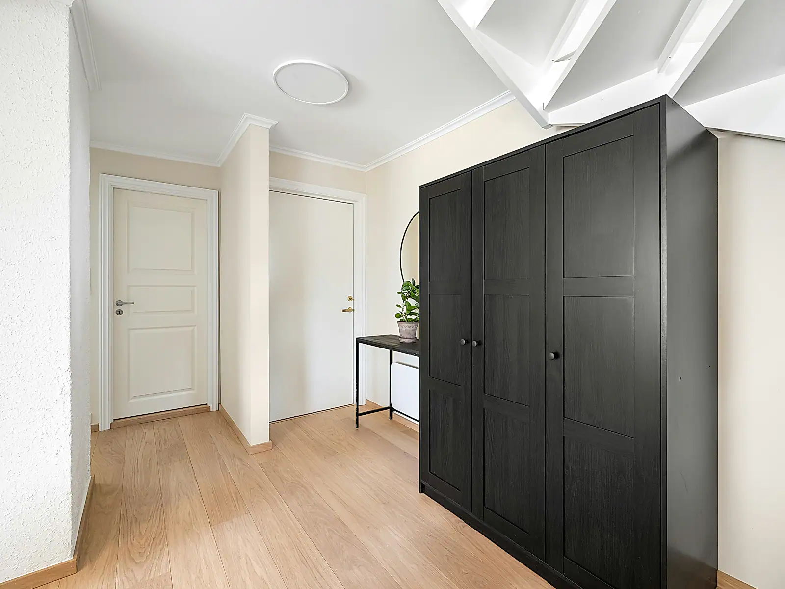 Monochrome Loft House image 14