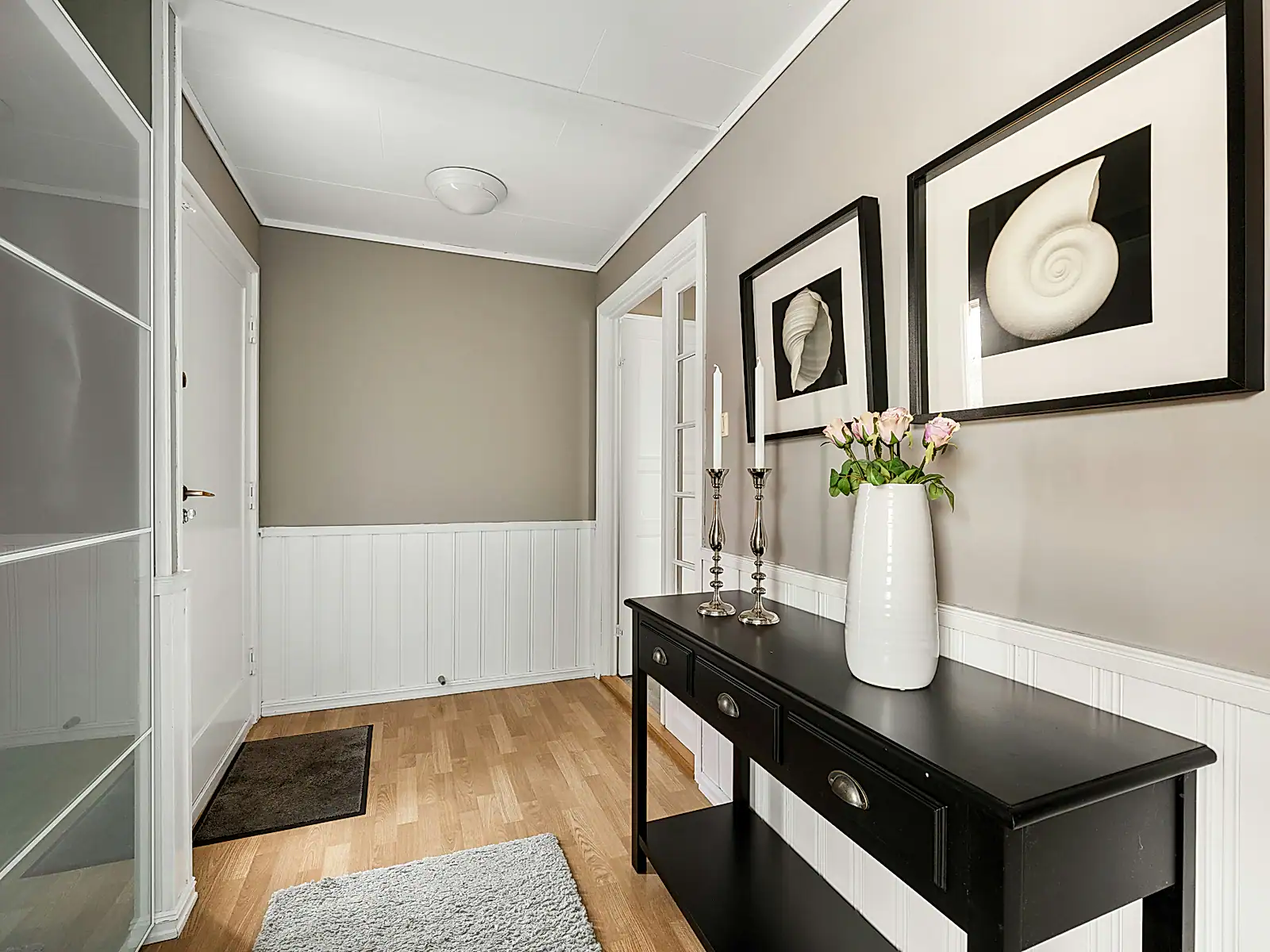 Monochrome Loft House image 22