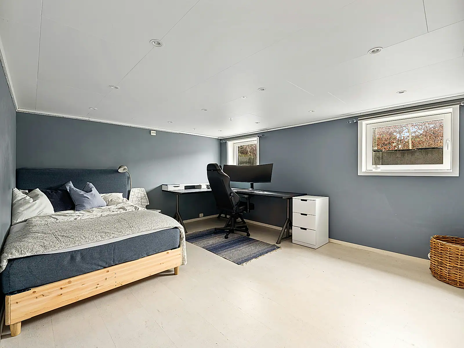 Monochrome Loft House image 24