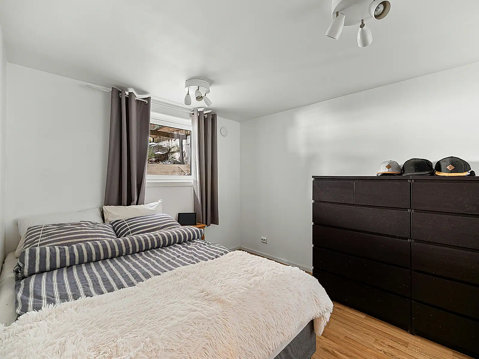 Monochrome Loft House image 26