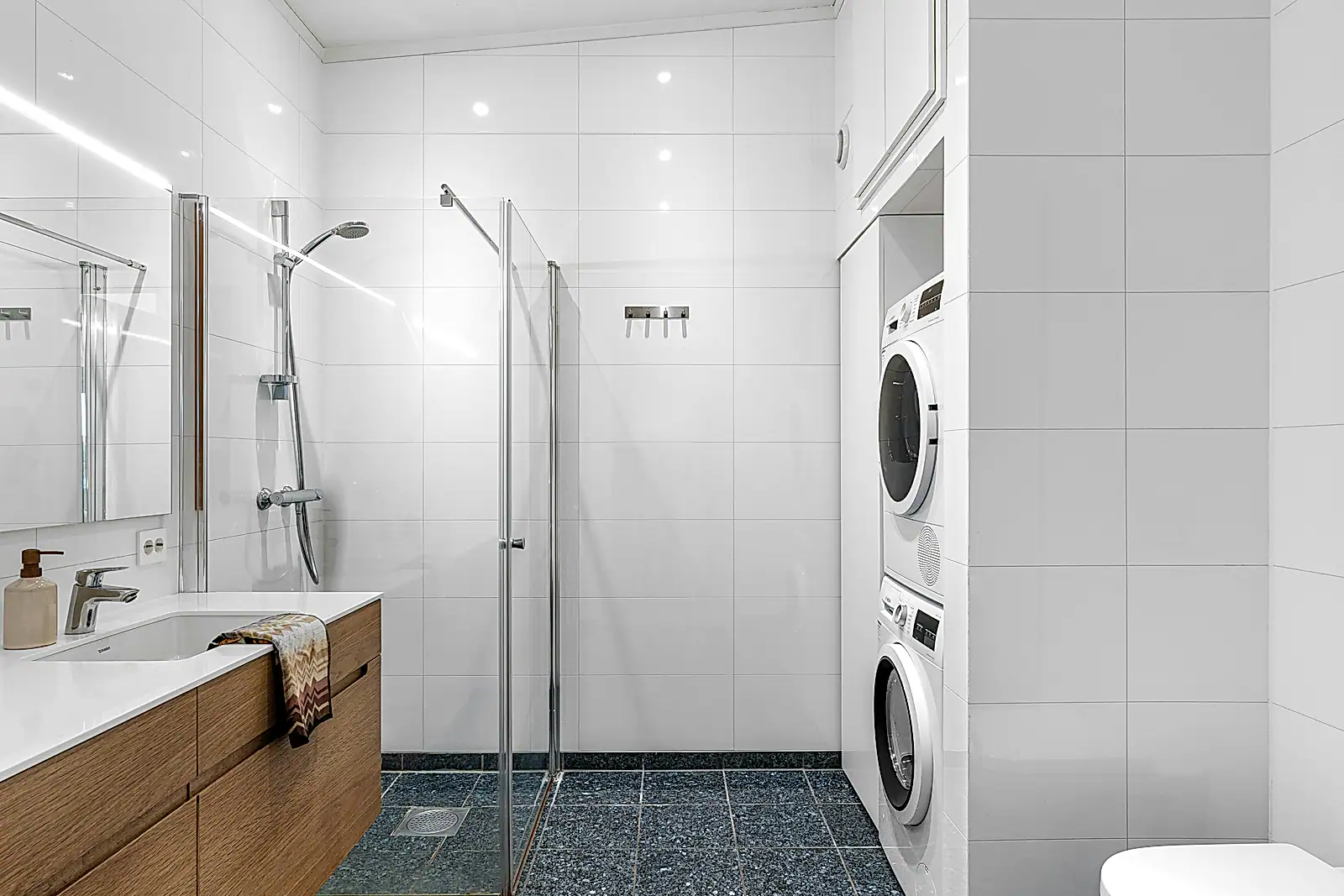 The Oakridge Collection image 19