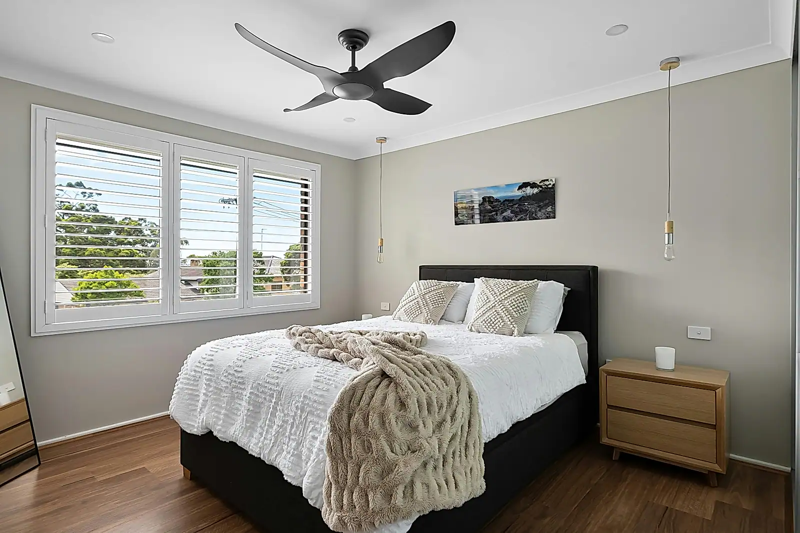 Monochrome Loft House image 18