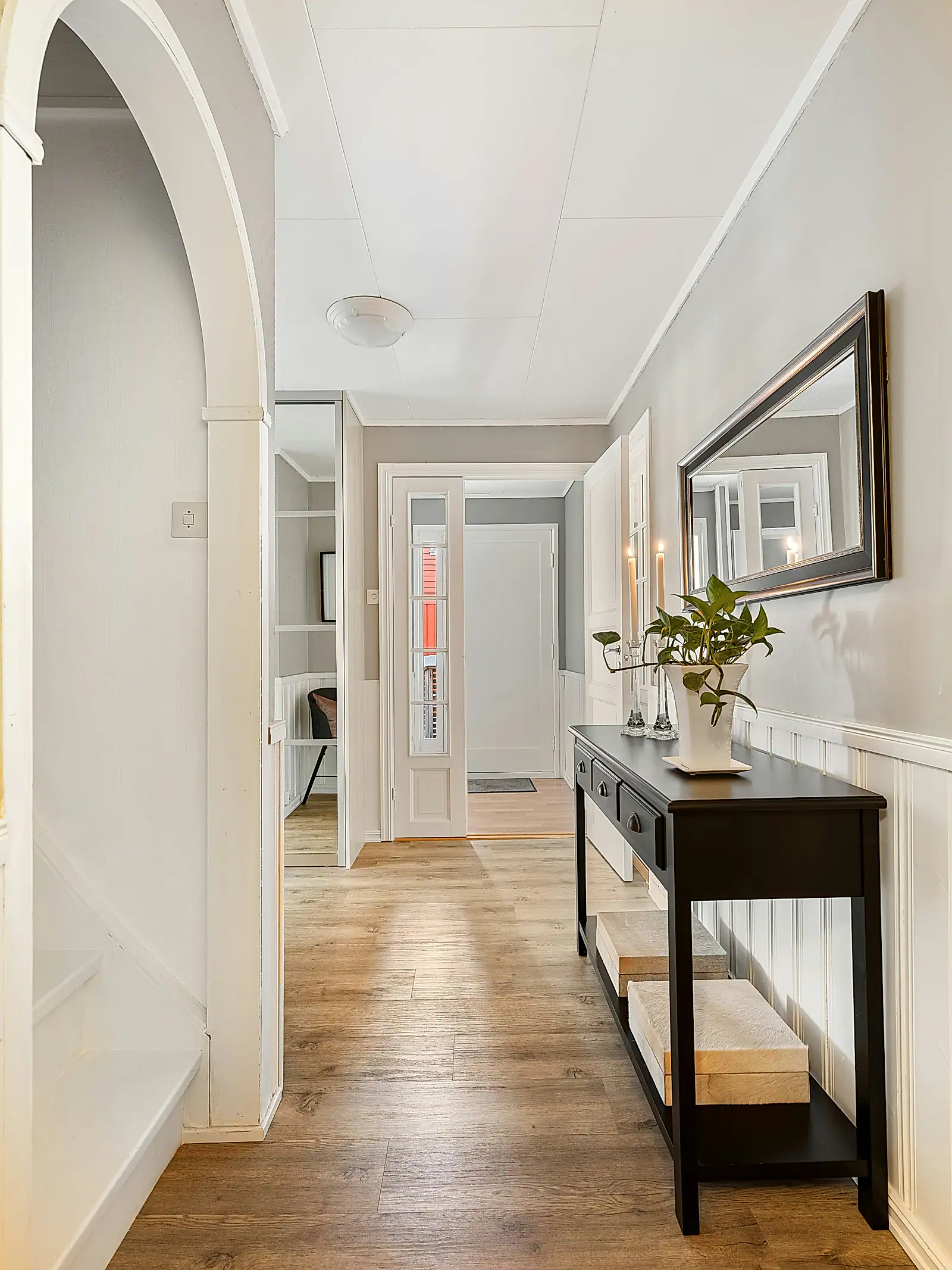 Monochrome Loft House image 9